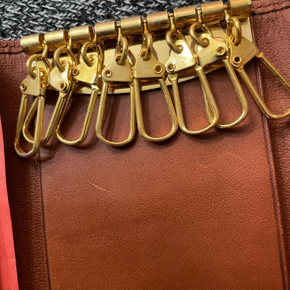 Foldable leather keychain case. Very sleek - Picture 5 of 8